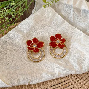 Vintage Paleis Stijl Rode Emaille Bloem Ronde Oorknopjes Voor Vrouwen Luxe Koper Zirconia Ingelegd Zilveren Oorsteker Sieraden