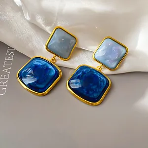 Vintage-Ohrhänger mit sternenblauem Farbverlauf, goldenem quadratischem Rahmen und Harz