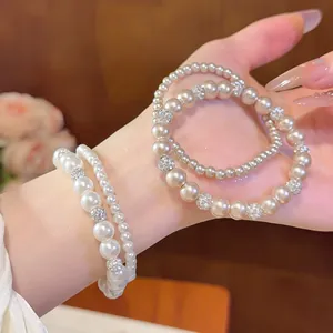 Elegantes Perlenarmband-Set im französischen Stil mit funkelnden Strasskugeln