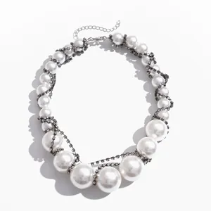 Elegante Vintage-Halskette mit übergroßen Perlen und glänzenden Strasssteinen für Damen