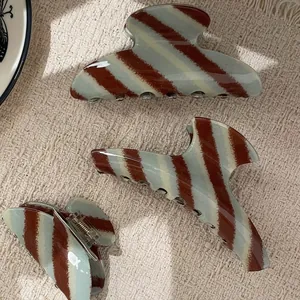 Elegante Muntblauw Bruine Gestreepte Acryl Haarklem Voor Dames Geometrische Haarklem Retro Haarspeld Accessoires