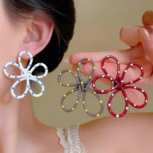 Boucles d'Oreilles Clous Florales à Pois Avec Tige en Argent Boucles d'Oreilles Fleur Peinte pour Femme Bijou Élégant