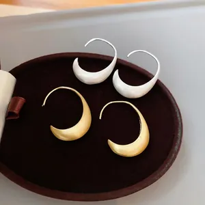 Boucles d'Oreilles Crochet Croissant en Métal Brossé Minimaliste pour Femmes Or Argent Géométrique Finition Mate Bijoux