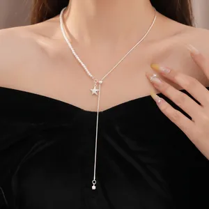 Elegante collana lariat asimmetrica minimalista con perle e ciondolo a stella donna