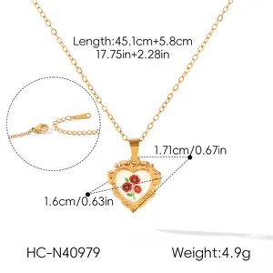 Détail du pendentif cœur en émail fleuri avec dimensions et indications de poids