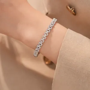 Elegante 18-karaats witgoud vergulde schakelarmband versierd met schitterende zirkonia