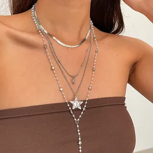 Elegante set di 4 collane a strati in argento con perle e pendenti a forma di stella