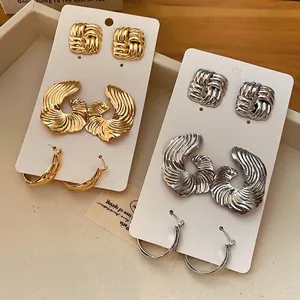 Coffret de boucles d'oreilles vintage en métal doré et argenté, design plissé