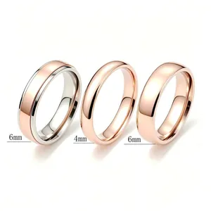 Vue détaillée des bagues en titane or rose de 4 mm et 6 mm avec une finition polie