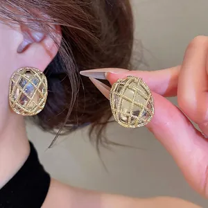 Elegante übertriebene Metallgitter Oval Ohrstecker mit Silbernadeln für Mode Styling