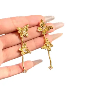 Elegante goldene Schmetterlingsohrringe mit Quasten und Strass für einen Vintage-Look