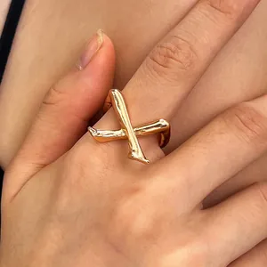 Einzigartiger verstellbarer offener Ring in Roségold mit abstraktem Beindesign für Damen