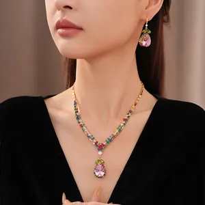 Elegante conjunto de joyas vintage con collar de gota de circonita rosa y pendientes