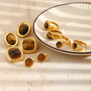 Prachtig detail van vintage 18K vergulde roestvrijstalen sieraden met tijgeroogstenen.