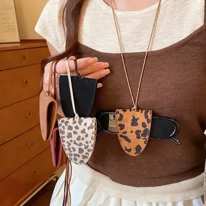 Collier porte-lunettes tendance en cuir à motif léopard pour femmes bijoux élégants