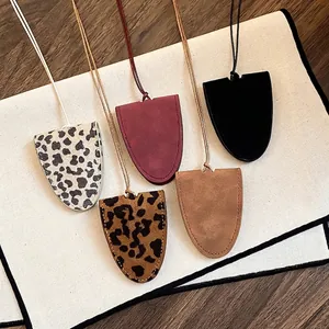 Ensemble de colliers porte-lunettes en cuir léopard à la mode avec pendentifs en daim