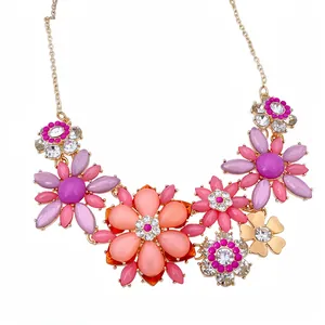 Vintage Floral Acrylic Rhinestone Necklace For Women Sweet Elegant Alloy Clavicle Chain Jewelry Accessory For Party Wedding
