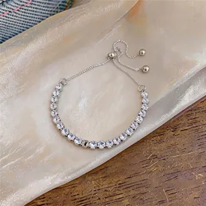 Elegante verstelbare zilverkleurige armband met glanzende ronde kristallen voor vrouwen