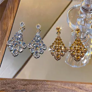 Boucles d'oreilles pendantes élégantes en strass et forme de goutte argent et or