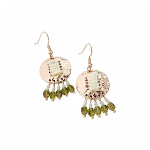 Vintage Goldene Gefaltete Runde Hängeohrringe Mit Grünen Glasperlen Quasten Retro Legierung Schmuck Zubehör Für Damen