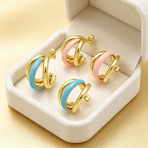 Damen Europäische Mode Dreischichtige C-förmige Creolen Ohrstecker Edelstahl Bunte Emaille Geometrischer Schmuck Accessoire