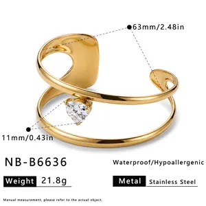 Gedetailleerde afmetingen van de geometrische gouden stalen armband met hart zirkoon