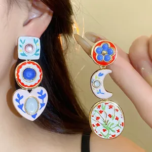 Boucles d'Oreilles Pendantes Asymétriques en Résine Peinte Fleur Cœur Avec Tige en Argent Rétro Boucles d'Oreilles en Alliage pour Femme