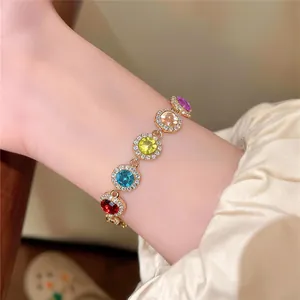 Bracelet élégant style dopamine avec cristaux colorés et strass brillants dorés