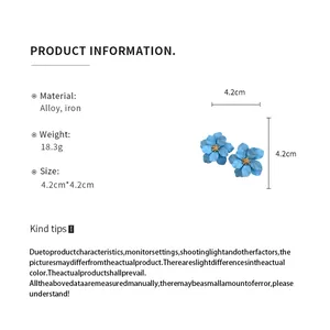 Blaue Blumenohrstecker aus Legierung mit genauem Detail zur Größenmessung 4,2 cm