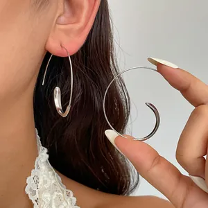 European American Style C-Shape Geometric Metal Ear Hook Earrings Simple Niche Alloy Electroplated Silver Hoop Earrings For Women