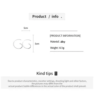 Product dimensions and material details for minimalist metallic C-shaped hoop earrings.