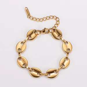 Detail van elegante 18K vergulde roestvrijstalen koffieboon schakelarmband voor dames