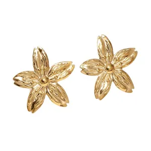 Elegante vergoldete Edelstahl-Blumenohrstecker mit hochglanzpolierter Oberfläche für Damen