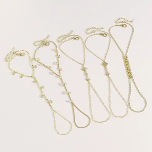 Bracelet-Bague de Main Minimaliste en Cuivre pour Femmes Avec Strass Plaqués Or Étoile Cœur Feuille Chaîne de Main Bijoux Fantaisie