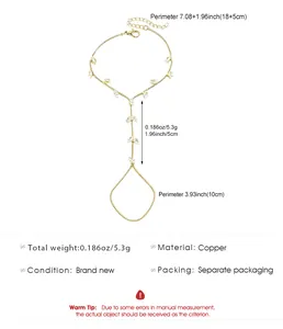 Chaîne de main dorée avec breloques en zircone et liste complète des dimensions.