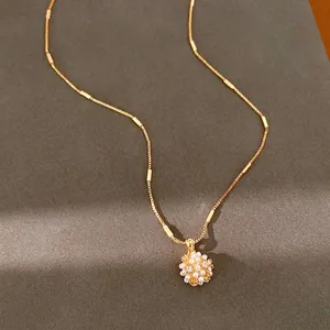 18K Gold Plated Copper Round Pendant Necklace With Zirconia And Artificial Pearl Elegant Light Luxury Clavicle Chain For Women