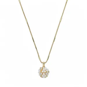 Collier à Pendentif Rond en Cuivre Plaqué Or 18K Avec Zirconia et Perle Artificielle Chaîne de Clavicule Élégante pour Femme