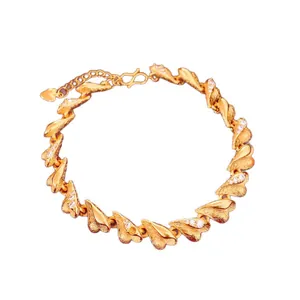 Bracelet en forme de cœur plaqué or 24 carats avec finition brossée et zircons