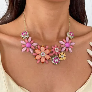 Westlicher Resort-Stil Bunte Acryl Blumen Geometrische Statement Halskette Übertriebene Strass Schlüsselbeinkette Damen Schmuck