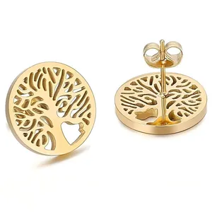 Boucles d'oreilles puces Arbre de Vie dorées avec motif ajouré en forme de disque.