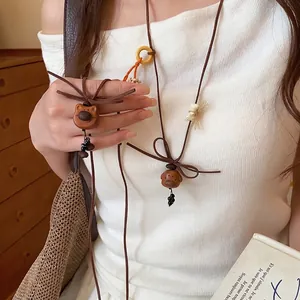 Lindo Collar con Colgante de Perro Oso de Madera Cuerda de Terciopelo Coreano Grano de Café Lazo Cadena para Suéter Collar Largo Retro