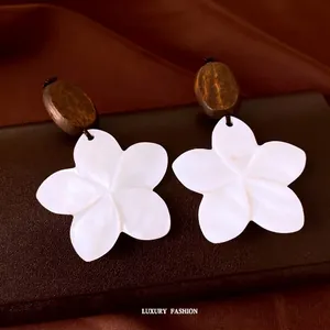 Boucles d'Oreilles Pendantes en Bois et Coquille Fleur pour Femmes Design de Niche Sophistiqué Tige en Argent Bijoux Floral
