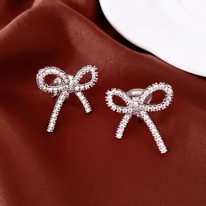 Boucles d'Oreilles Clips Nœud Papillon en Cuivre et Zirconia de Luxe Sans Perçage Clips d'Oreille pour Femmes Bijoux en Strass