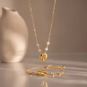 Elegantes 18k vergoldetes unregelmäßiges Zirkonia Halskette und Armband Set