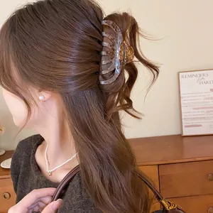 Retro-Haarklammer aus Acryl mit Leopardenmuster für eine elegante Hochsteckfrisur