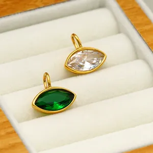 Elegantes colgantes marquise de acero inoxidable dorado en esmeralda y diamante blanco