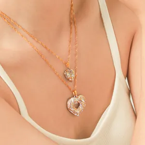 Collier Pendentif Cœur en Acier Inoxydable Vintage Français pour Femmes Bijoux Bicolores avec Charme de Cœur Martelé Ajouré