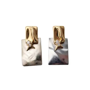 Boucles d'Oreilles Clous Carrées en Coquille Plaqué Or 18K Avec Tige en Argent 925 Motif Étoile en Zirconia Bijoux Femme