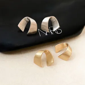 Minimalistische C-Förmig Gebürstete Ohrstecker Für Damen 925 Sterlingsilber Ohrstecker-Stift Legierung Gold Silber Pendler Schmuck Geschenk