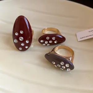 Retro Alloy Oval Enamel Drip Oil Ring For Women Rhinestone Inlaid Vintage Gold Plated Finger Jewelry Engagement Banquet Gift